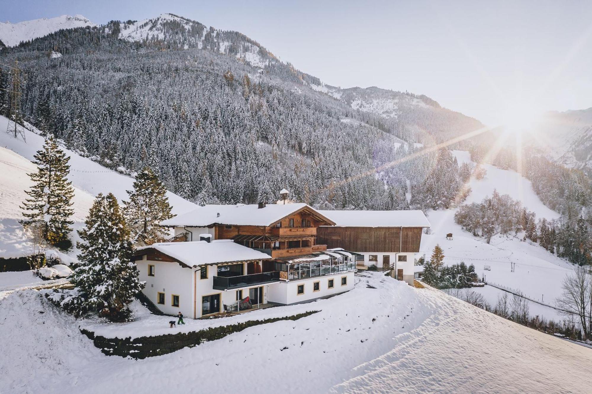 Panorama Hotel Guggenbichl - Inkl Sommerkarte, Freier Eintritt Ins Tauern Spa & Bester Ausblick Uber Kaprun Eksteriør billede